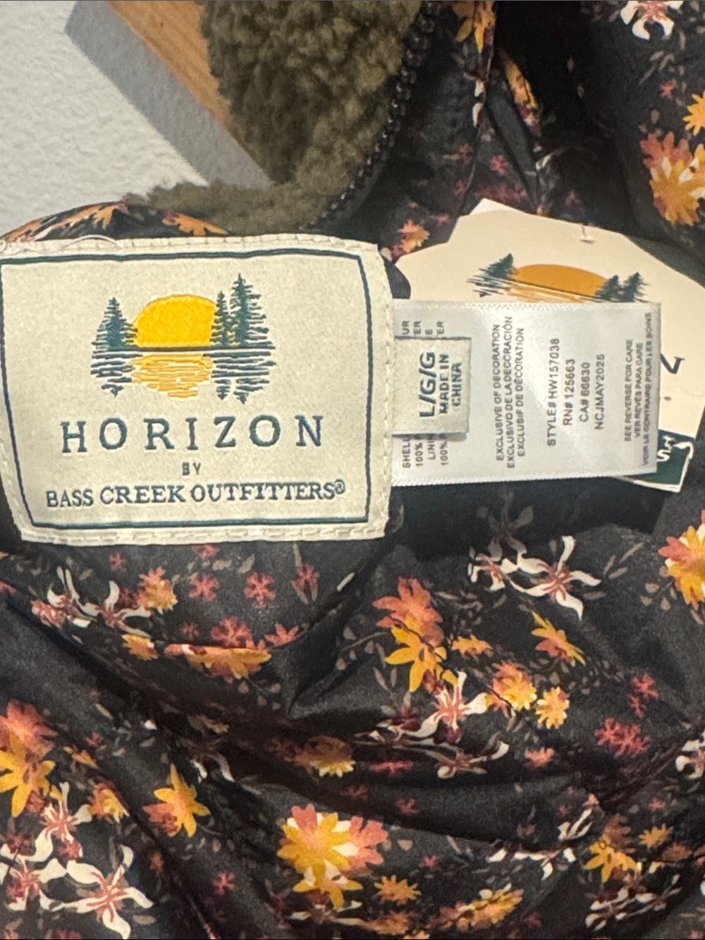 Horizon by Bass Creek Outfitters Floral and Sherpa Reversabel Vest NWT - Picture 2 of 4